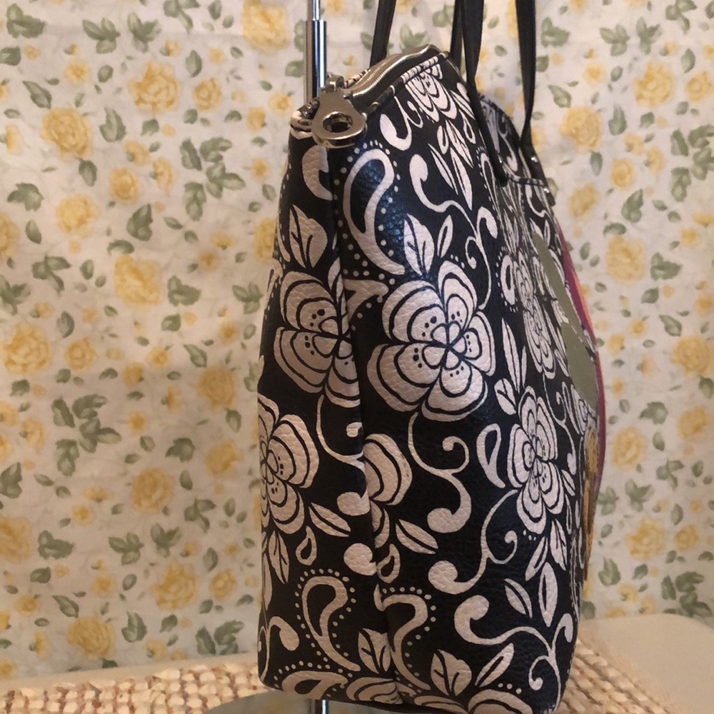 Relic - Picture 6 of 8